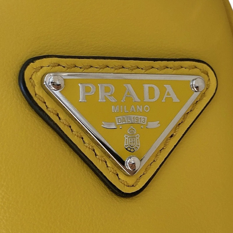 プラダ PRADA トライアングルレザーショルダー 1BH190 レザー レディース ショルダーバッグ | 中古ブランドリユースショップ  OKURA(おお蔵)