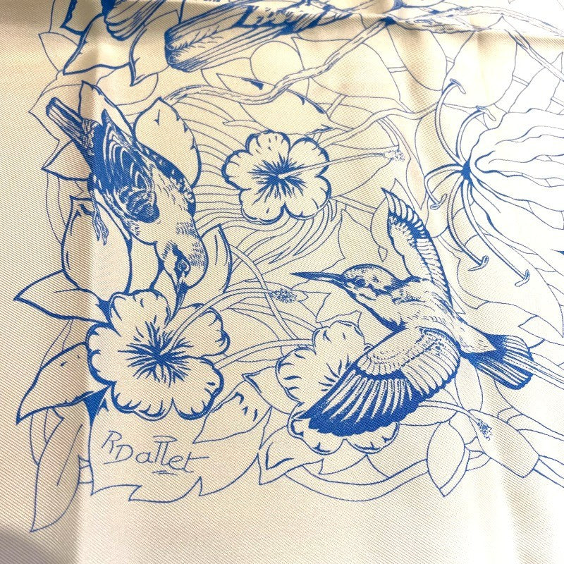 エルメス　HERMES　ジャングルラブ　CARRE90カレ90　スカーフ　ブルー エルメス HERMES カレ90 JUNGLE LOVE ホワイト ライトブルー シルク