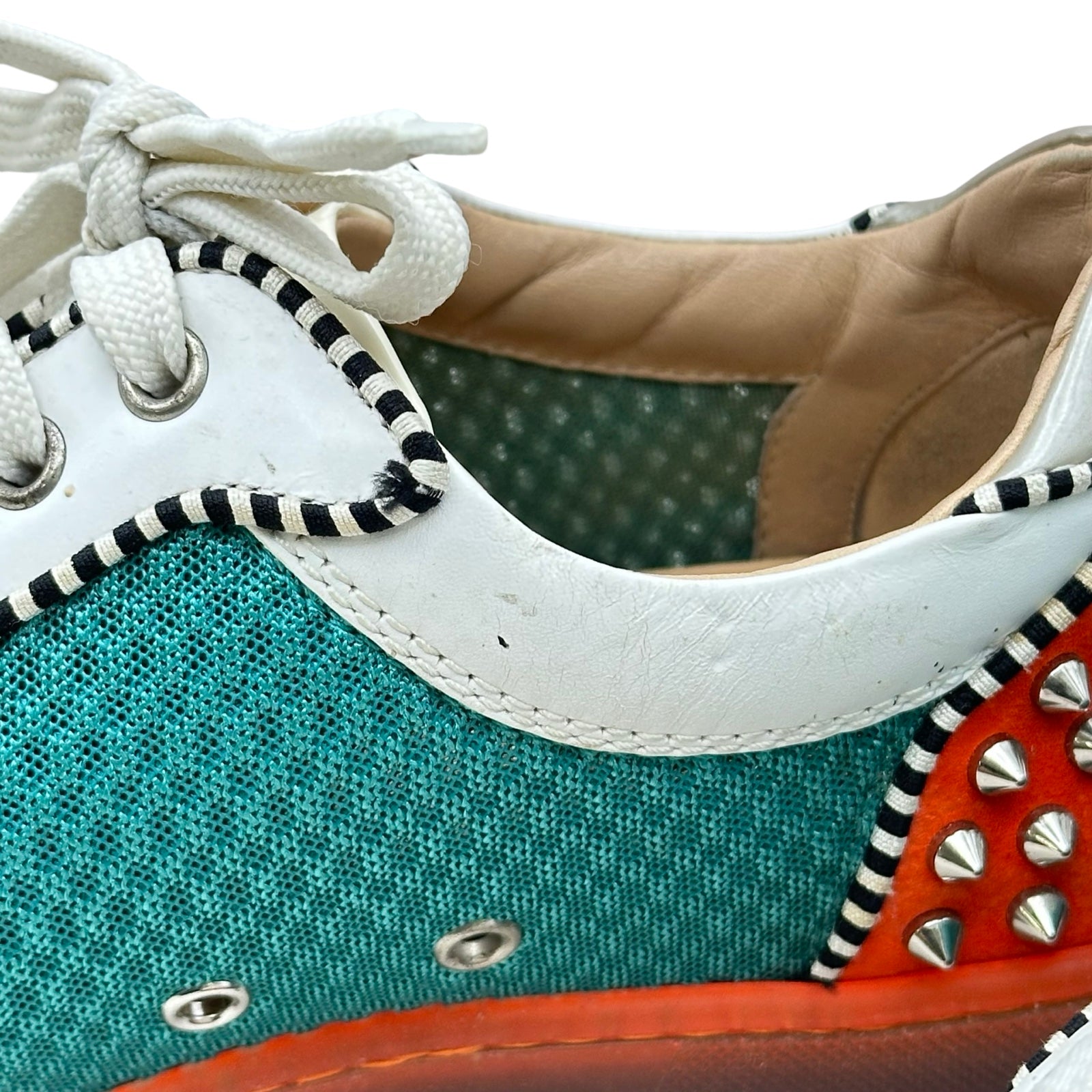 クリスチャン・ルブタン Christian louboutin スタッズ ローカット