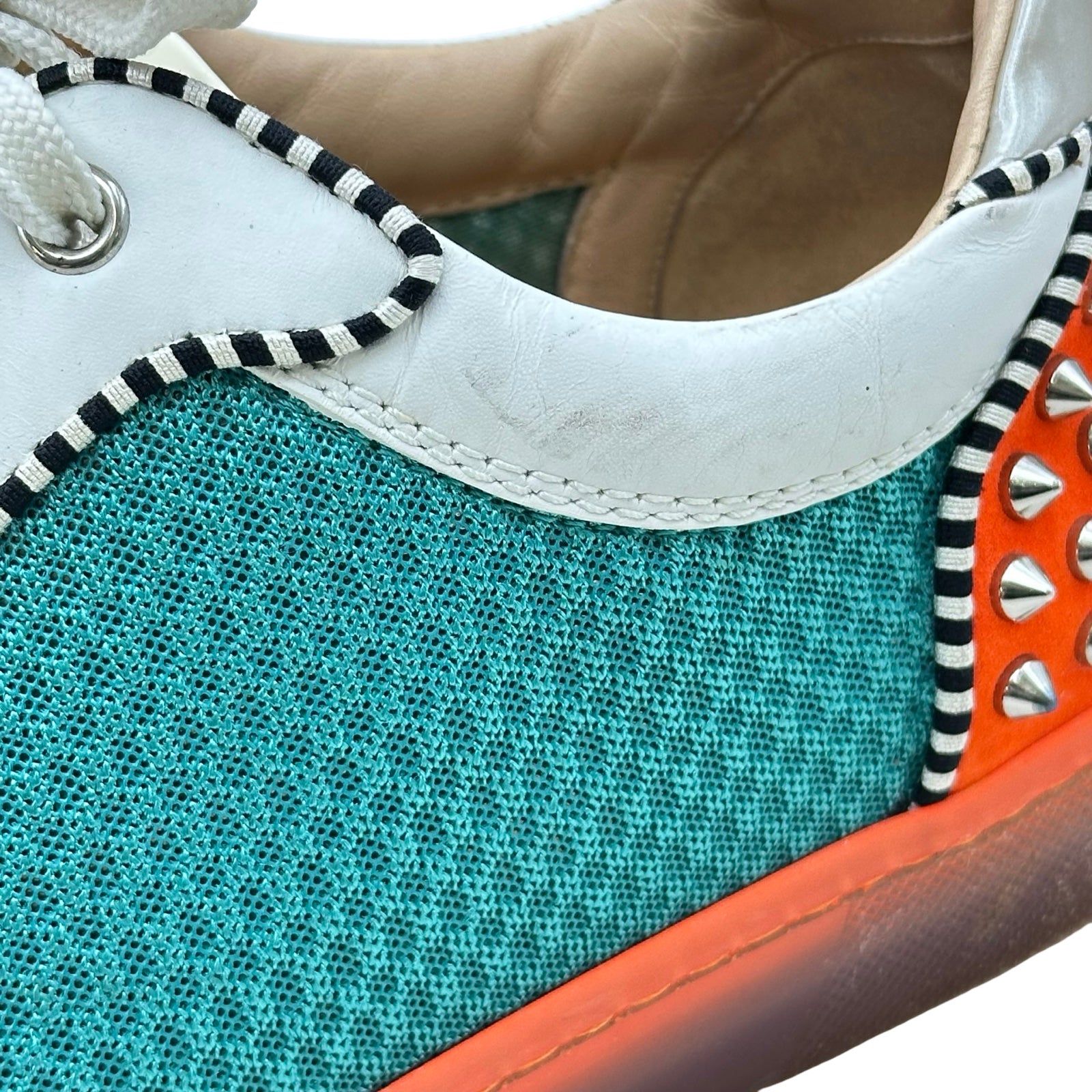 クリスチャン・ルブタン Christian louboutin スタッズ ローカット