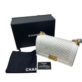 シャネル CHANEL ボーイシャネル25　Vステッチ A67086 27番台 ホワイト カーフスキン レディース ショルダーバッグ