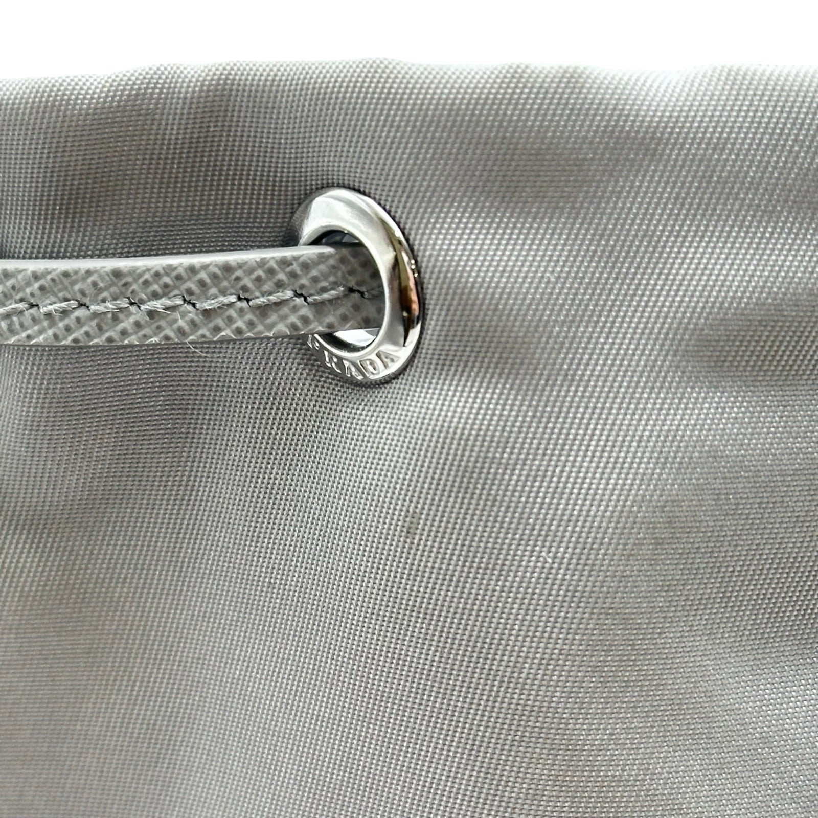 プラダ PRADA Re-Nylon トライアングルロゴポーチ 1NS369 グレー