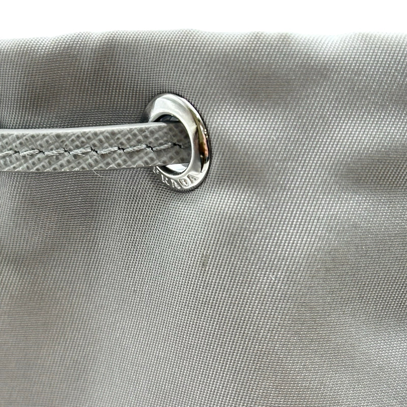 プラダ PRADA Re-Nylon トライアングルロゴポーチ 1NS369 グレー