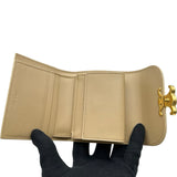 セリーヌ CELINE スモール フラップウォレット トリオンフ 10D783DPV.03SA サファリ シャイニーカーフスキン レディース 三つ折り財布