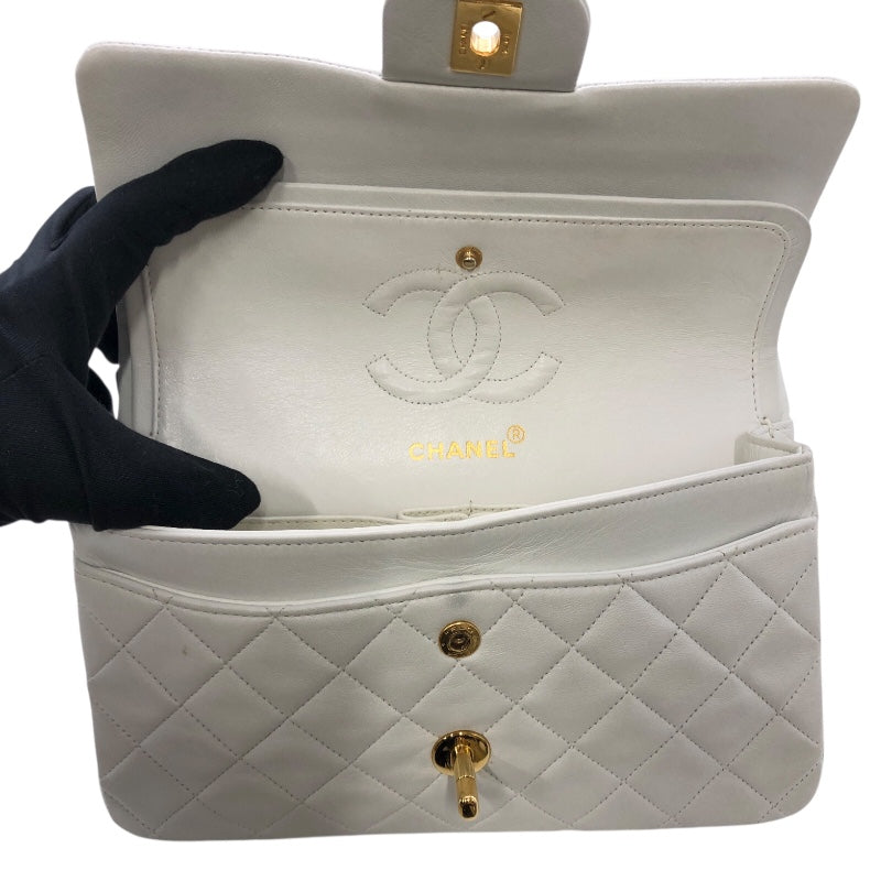 シャネル CHANEL マトラッセ23 A01113 ホワイト ラムスキン レディース