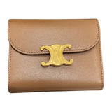 セリーヌ CELINE ｽﾓｰﾙ ﾌﾗｯﾌﾟｳｫﾚｯﾄ ﾄﾘｵﾝﾌ 10D783 キャラメル/ゴールド金具 シャイニーカーフ レディース 三つ折り財布