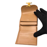 セリーヌ CELINE ｽﾓｰﾙ ﾌﾗｯﾌﾟｳｫﾚｯﾄ ﾄﾘｵﾝﾌ 10D783 キャラメル/ゴールド金具 シャイニーカーフ レディース 三つ折り財布