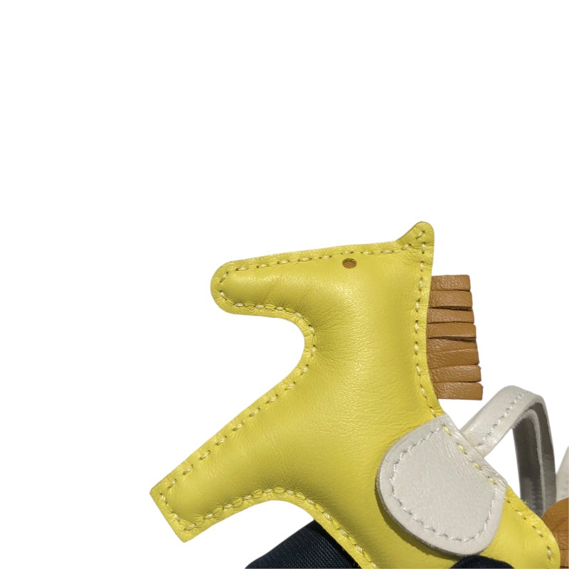 エルメス HERMES ロデオPM Y刻 ライム・セサミ・クレ レディース キーホルダー
