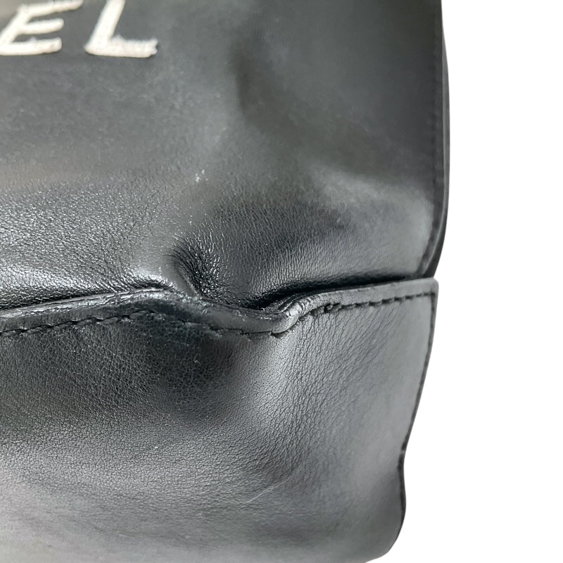 シャネル CHANEL エッセンシャルトートスモール A46880 ブラック ラムスキン レディース ハンドバッグ