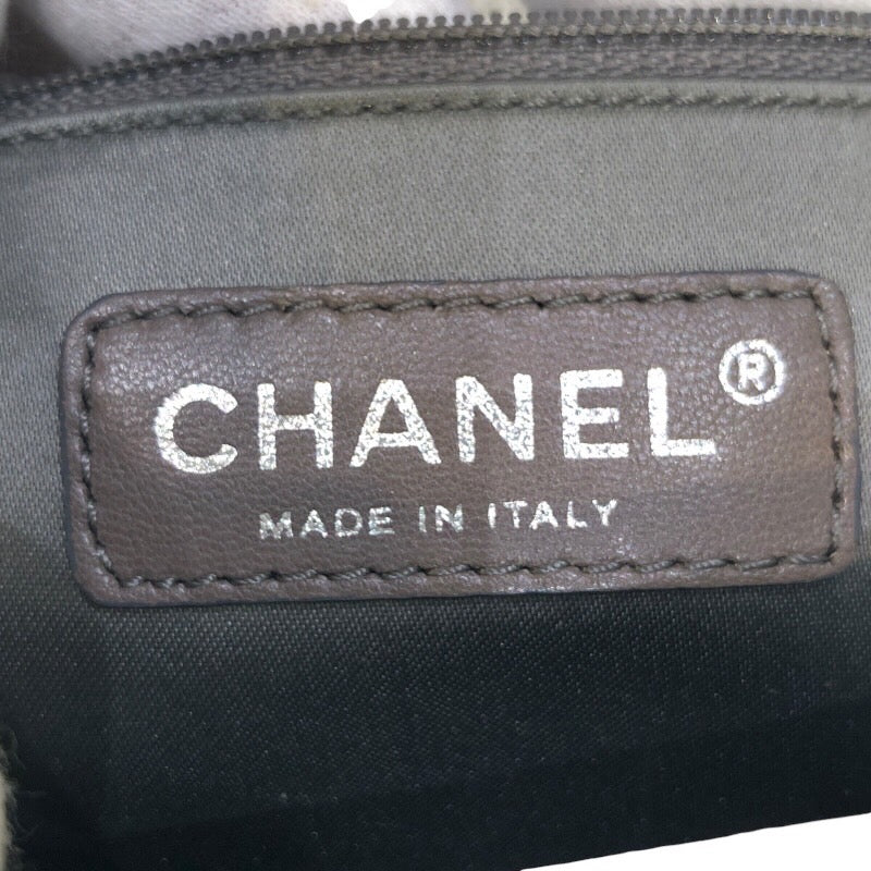 シャネル CHANEL 2.55 パンチングチェーンショルダー 12番台 ホワイト x ゴールド・シルバー金具 カーフ レディース ショルダーバッグ