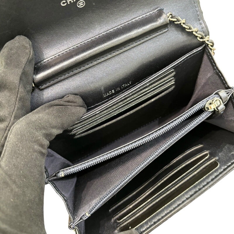 シャネル CHANEL スタッズチェーンウォレット 26番台 ネイビー×シルバー金具 ラム レディース 二つ折り財布