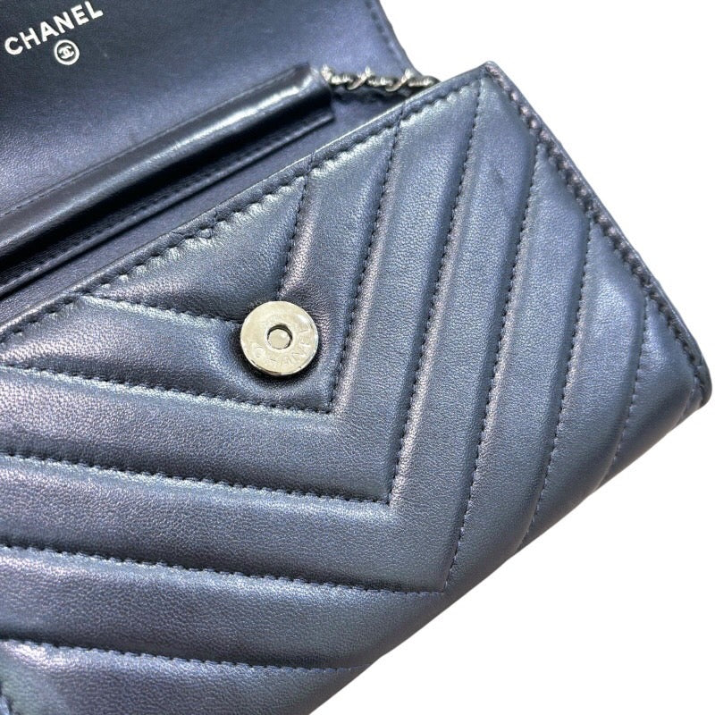 シャネル CHANEL スタッズチェーンウォレット 26番台 ネイビー×シルバー金具 ラム レディース 二つ折り財布