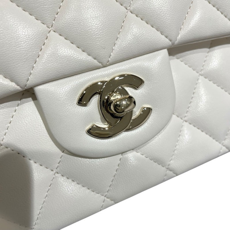 シャネル CHANEL マトラッセ25 A01112 ホワイト　GD金具 カーフ レディース ショルダーバッグ