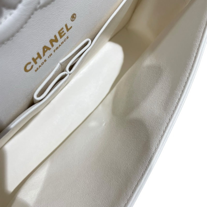 シャネル CHANEL マトラッセ25 A01112 ホワイト　GD金具 カーフ レディース ショルダーバッグ