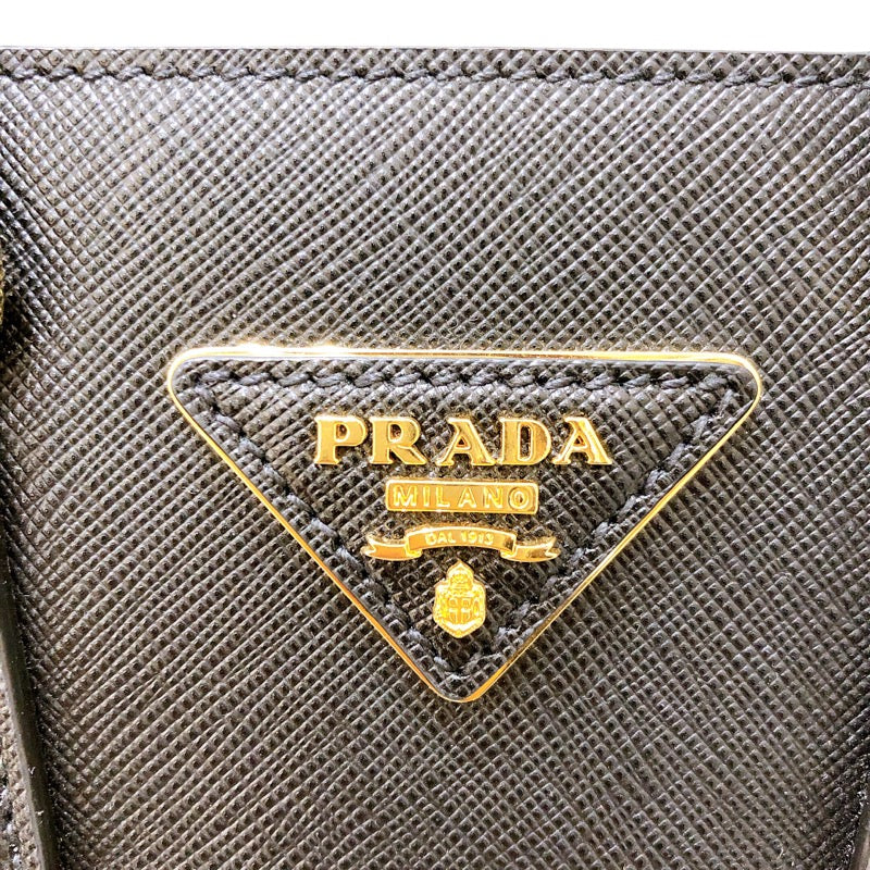 プラダ  サフィアーノ　レザーハンドバッグ 1BA358 レザー  ブラック　ゴールド金具 ショルダーバッグユニセックス