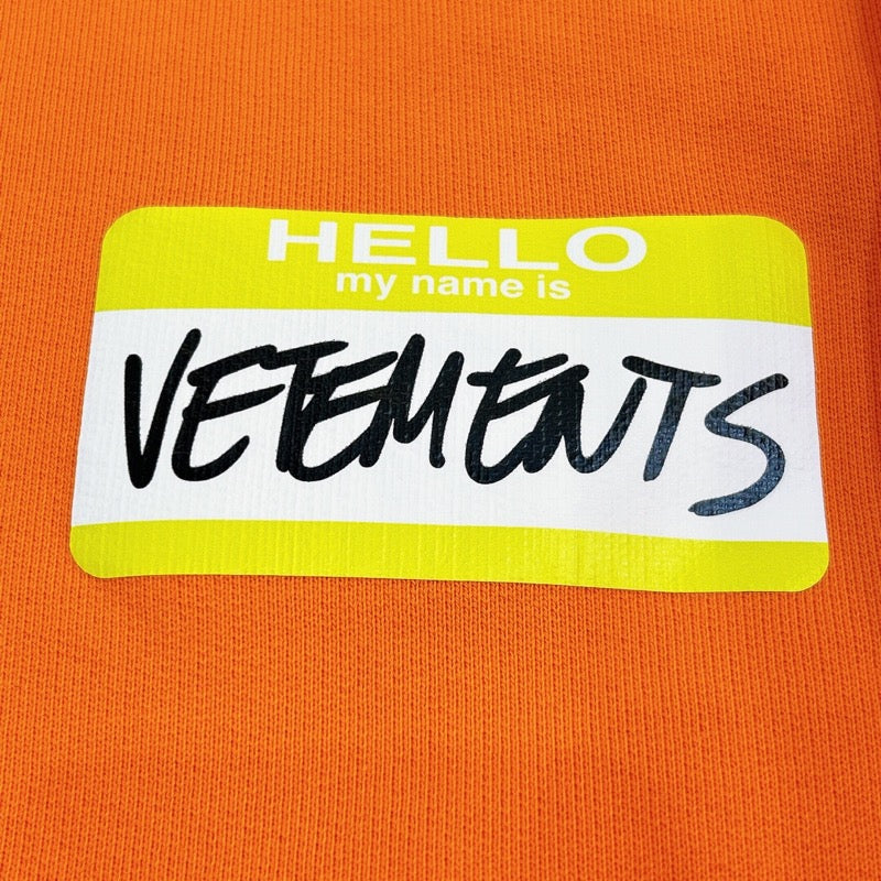 ヴェトモン VETEMENTS ロゴプリントスウェットシャツ UA53CN100O オレンジ コットン メンズ スウェット