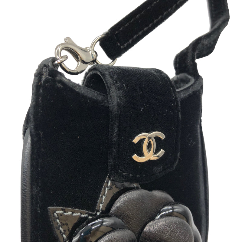 シャネル CHANEL カメリアマルチフォンケース A30081 ブラック シルバー金具 エナメル/ベロア その他小物 |  中古ブランドリユースショップ OKURA(おお蔵)